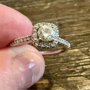 Elegant 10k White Gold Natural Diamond Ring